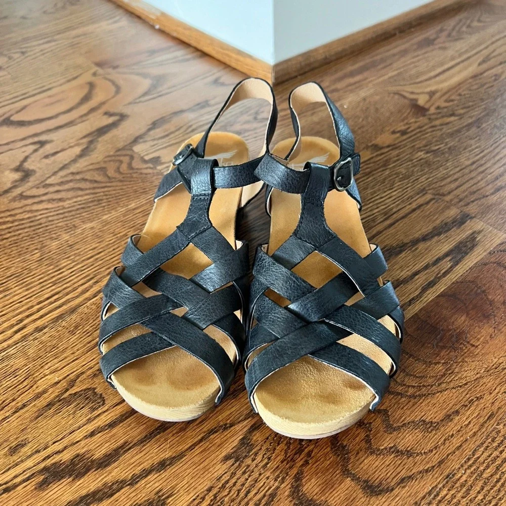 Dansko Womens Black‎ Leather T-Strap Wedge Sandals Size 39 EU 8.5-9 US Strappy